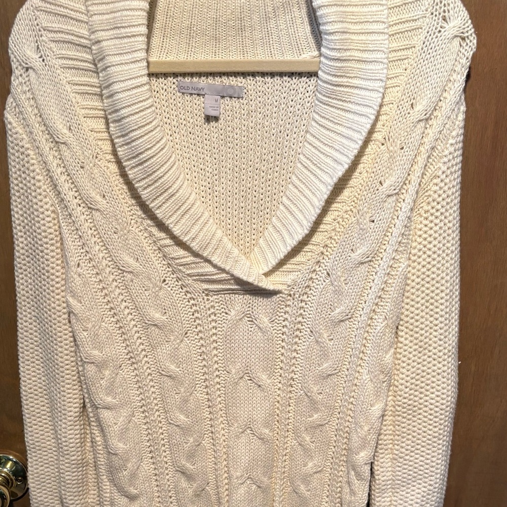 Old Navy Women's Cream Cable Knit Sweater - Picture 1 of 2